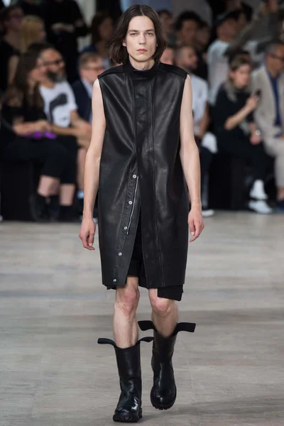 Look 3